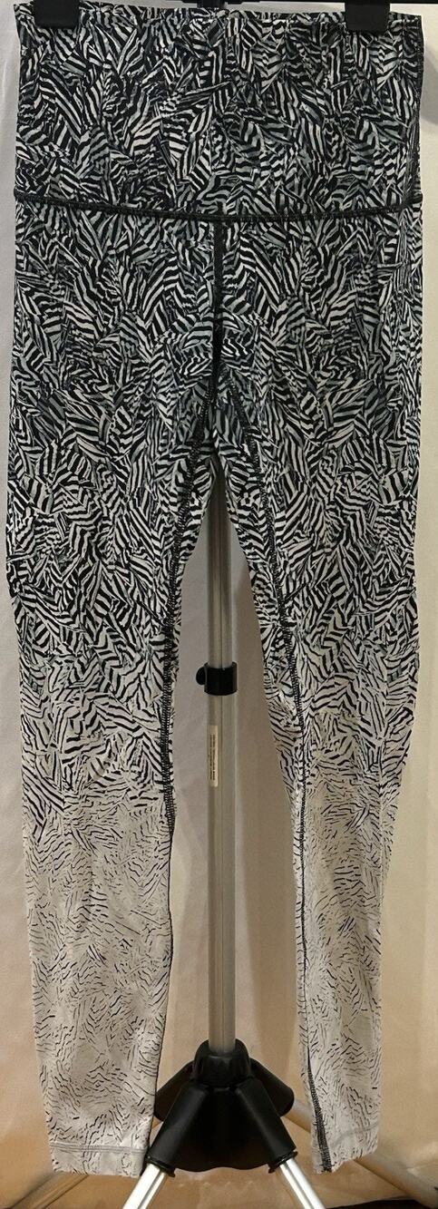 Lululemon Wunder Under in Dazzle Alpine White Black Leggings size 6